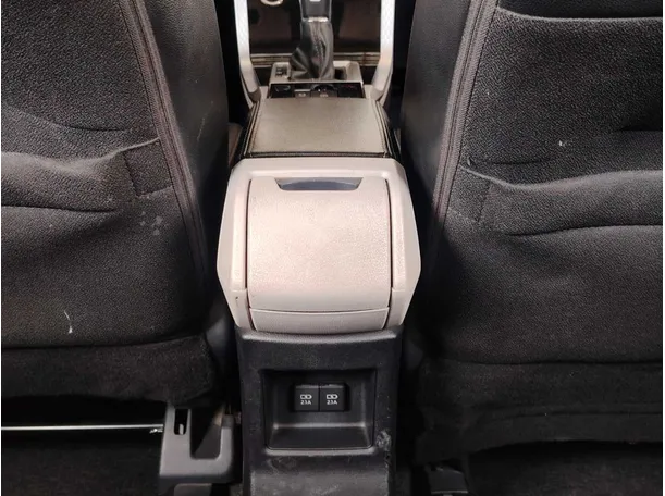 Car image 29