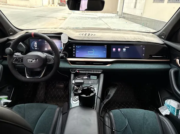Car image 18