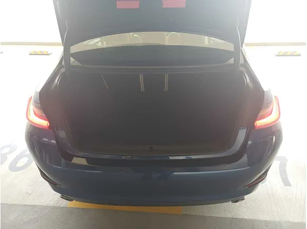 Car image 25
