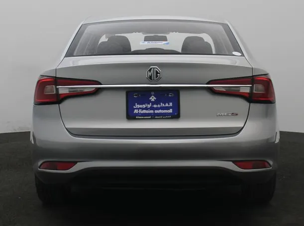 Car image 12