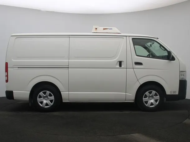 Car image 13