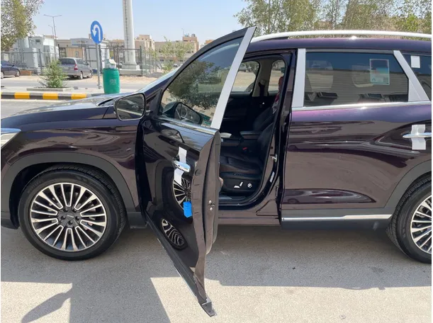 Car image 13