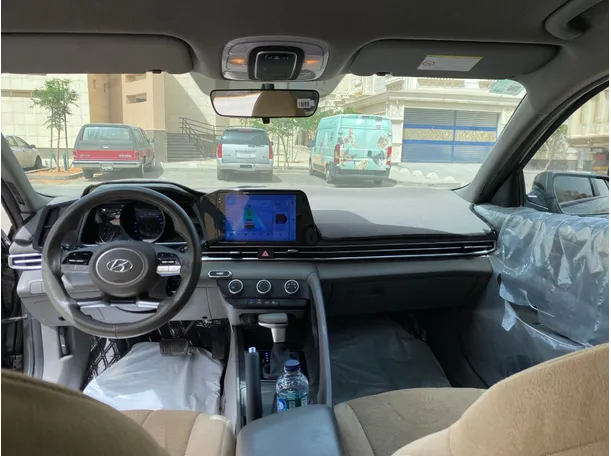 Car image 14