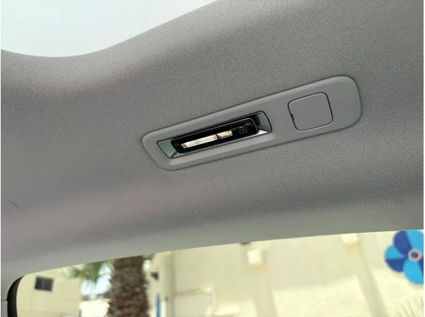 Car image 29