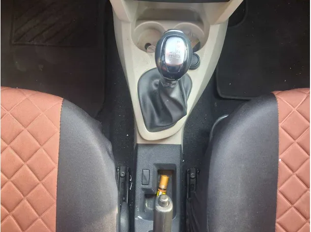 Car image 15