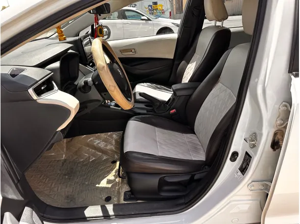 Car image 12