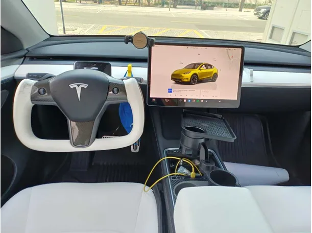 Car image 16