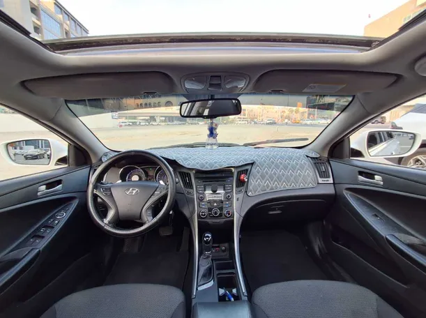 Car image 18