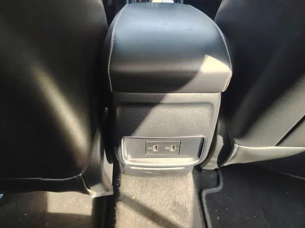 Car image 34