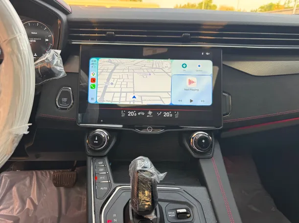 Car image 16