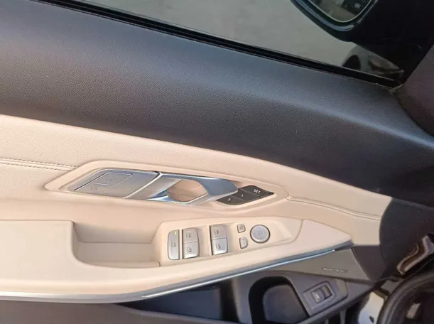 Car image 37