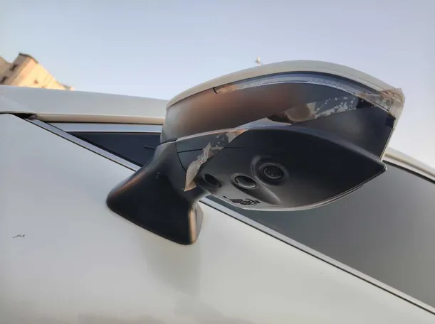 Car image 26