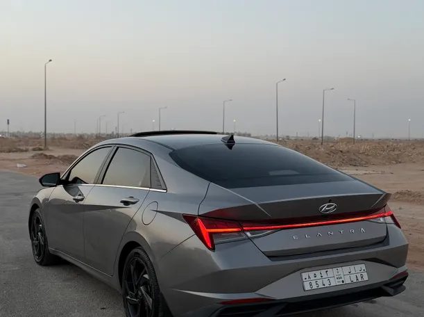 Car image 4