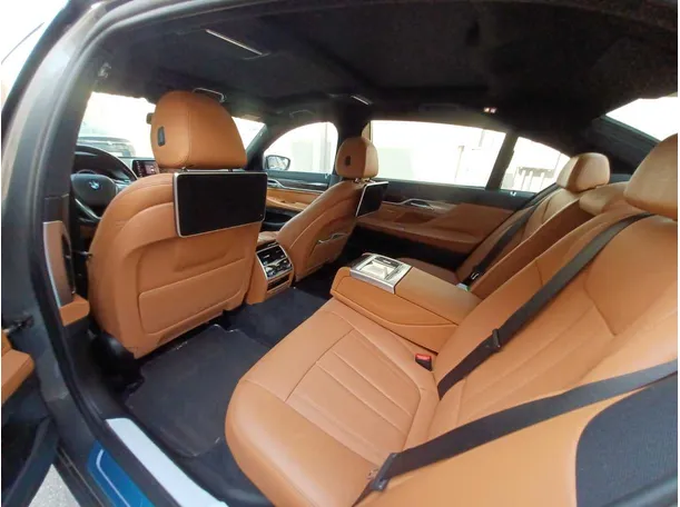 Car image 12