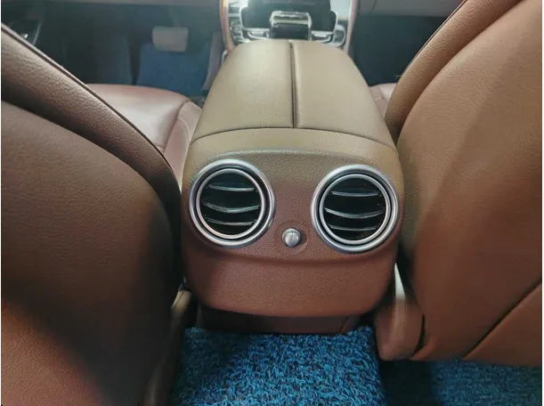 Car image 35