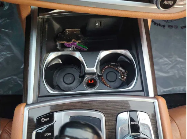 Car image 29