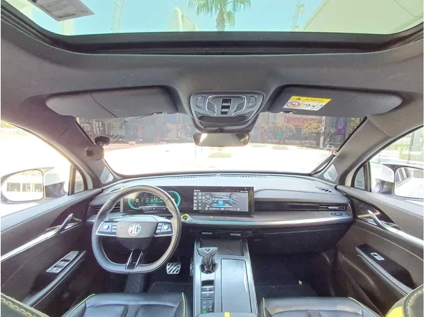 Car image 18