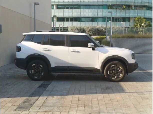 Car image 8