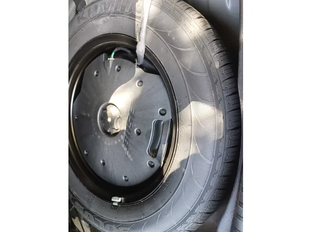 Car image 26