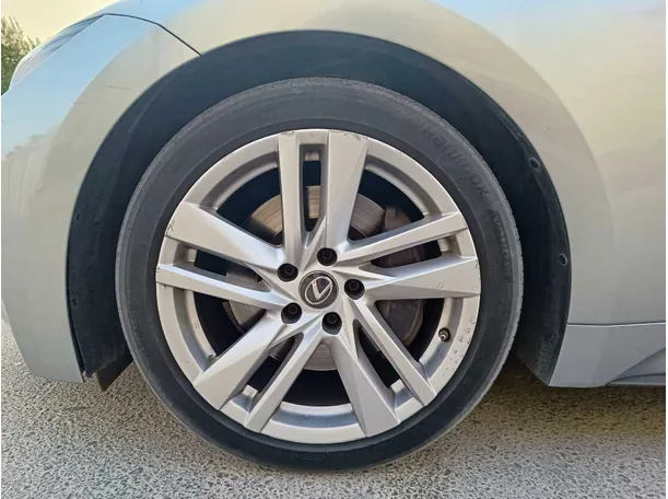 Car image 10