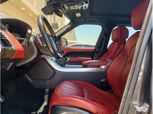 Car image 12
