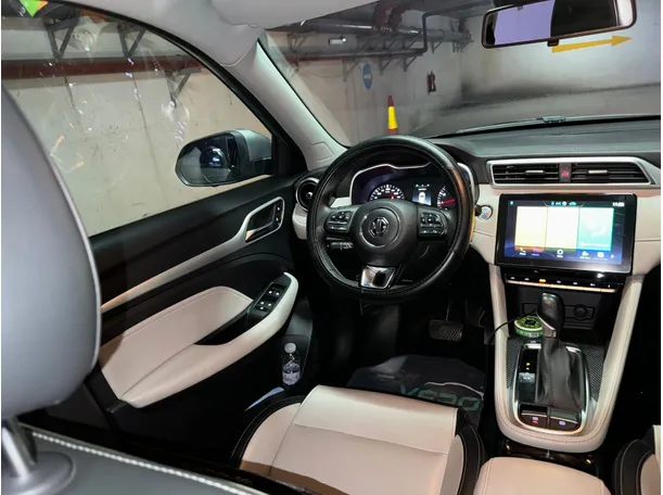 Car image 16
