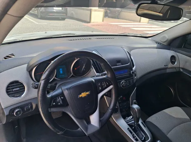 Car image 11