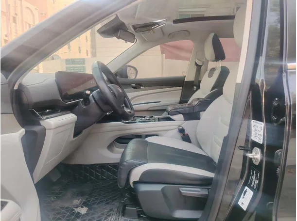 Car image 15