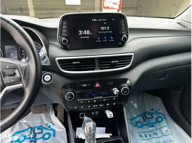 Car image 19