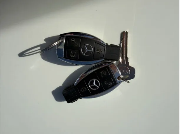 Car image 28