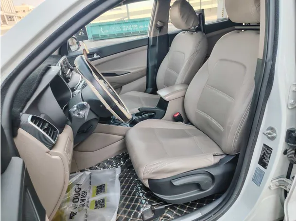 Car image 13