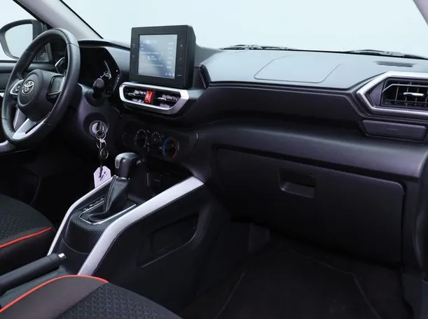 Car image 10