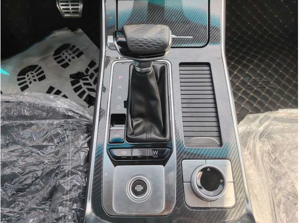 Car image 19