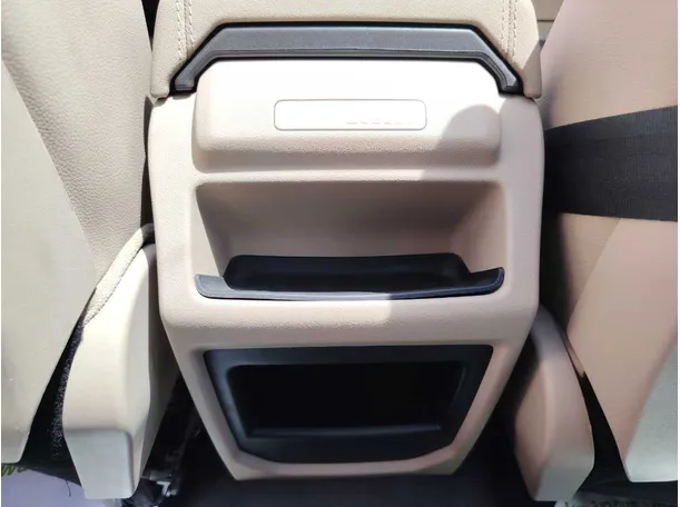 Car image 29