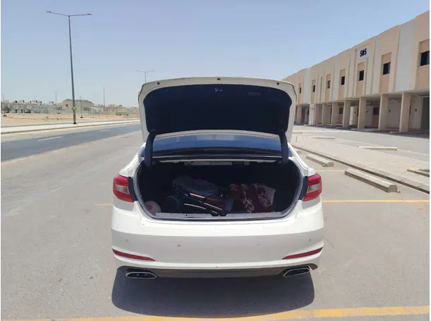 Car image 27