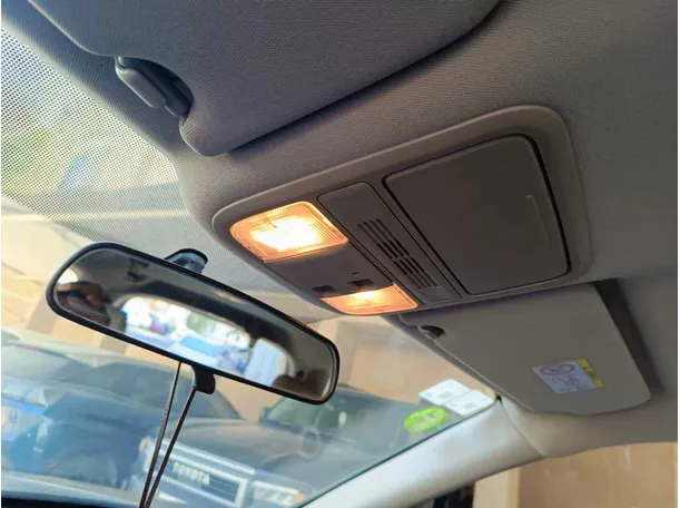 Car image 29