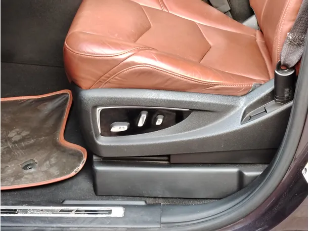 Car image 39
