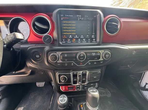 Car image 15