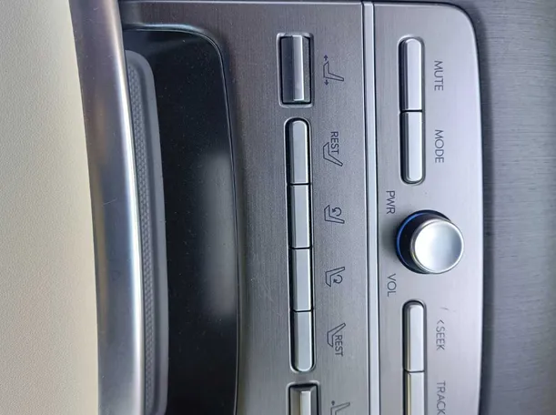 Car image 34
