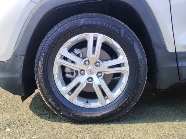 Car image 9