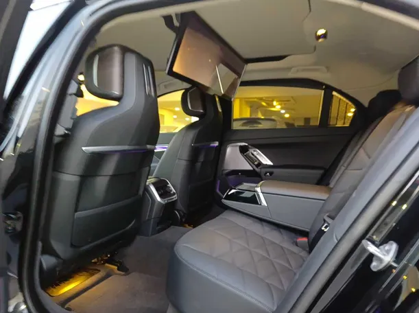 Car image 25