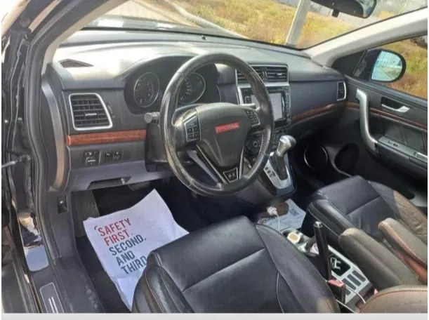 Car image 4
