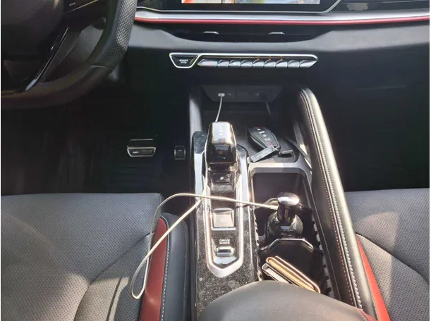 Car image 15
