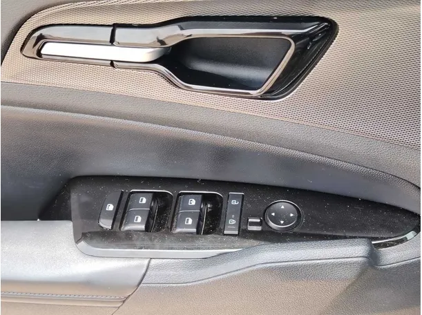 Car image 27