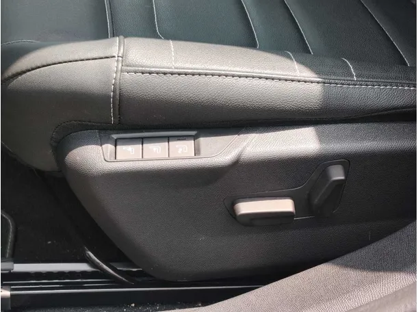 Car image 36