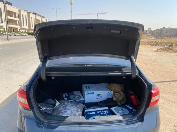 Car image 19