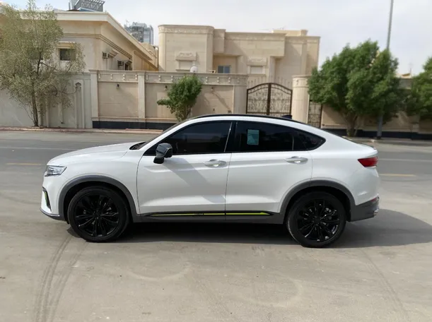 Car image 8