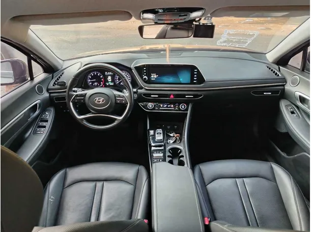 Car image 19