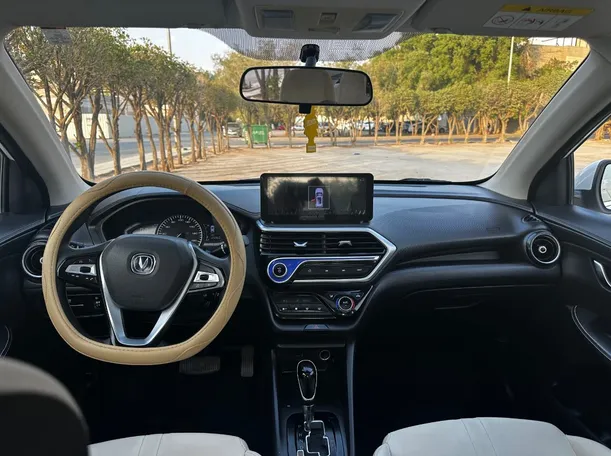 Car image 16