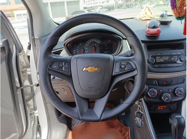 Car image 14